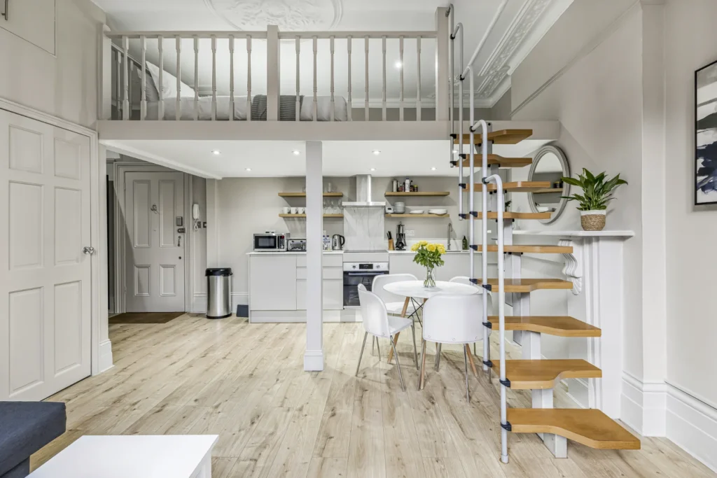 Well Appointed Garden Condo in Kensington Olympia